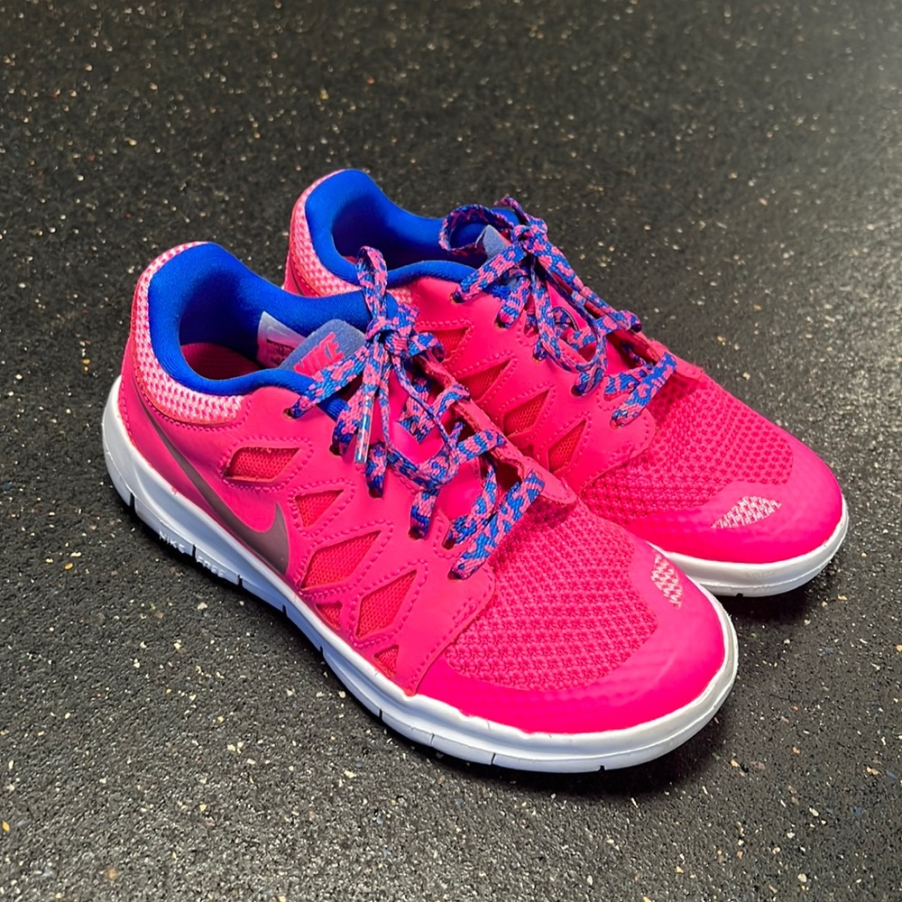 *LIKE NEW* Girls Nike Hot Pink Sneakers